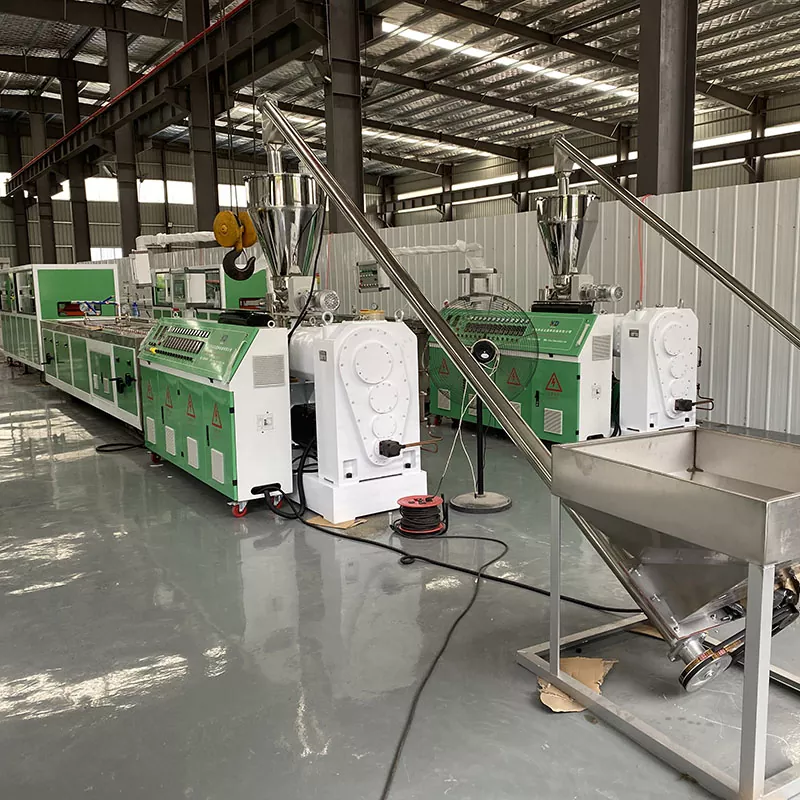 È in corso il lancio della linea di produzione di profili per porte e finestre in PVC-plastica-acciaio?